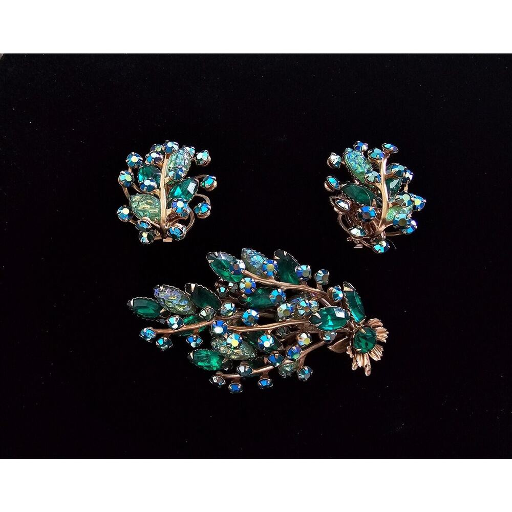 VINTAGE UNSIGNED JUDY LEE EMERALD GREEN RHINESTONE LARGE PIN BROOCH EARRING SET